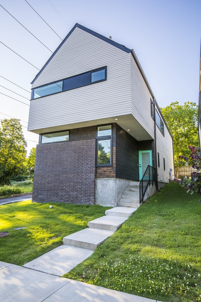 Building Photo - 730 W Stone St