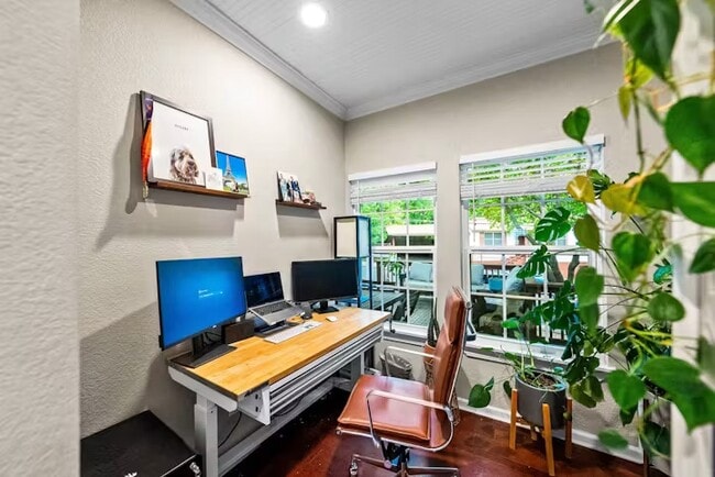 Building Photo - 800 Prospect Ave