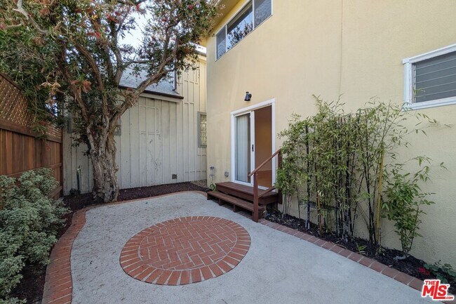 Building Photo - 224 Bicknell Ave