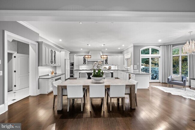 Building Photo - 8305 Fox Haven Dr