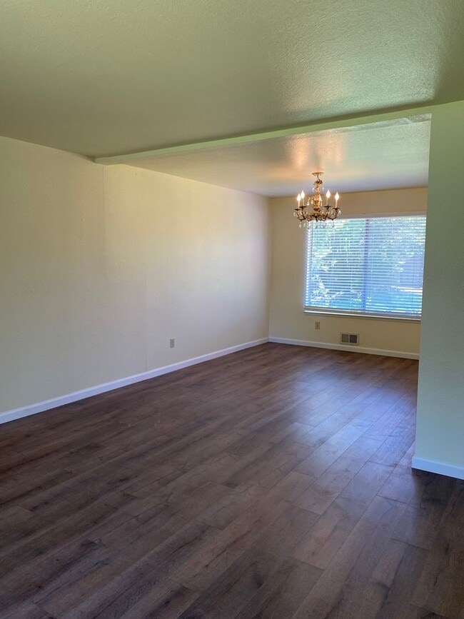 Building Photo - Coming Soon - Beautifully remodeled 5 bed/...