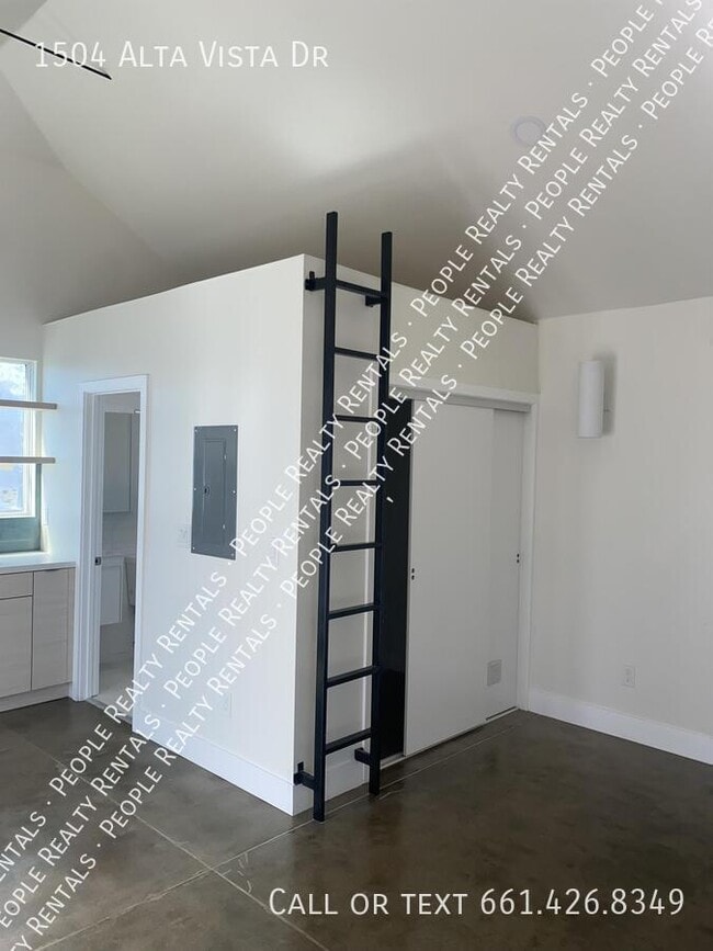 Building Photo - 1504 Alta Vista Dr