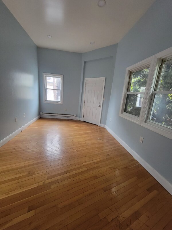 Building Photo - 401 River St