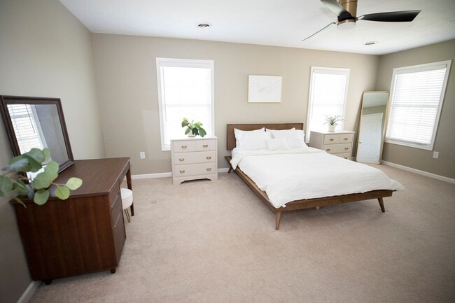 Building Photo - Townhouse at The Pinnacle