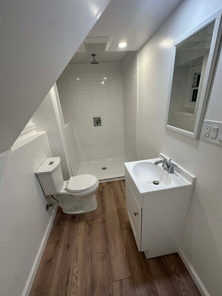 Primary Photo - 478 S Main St