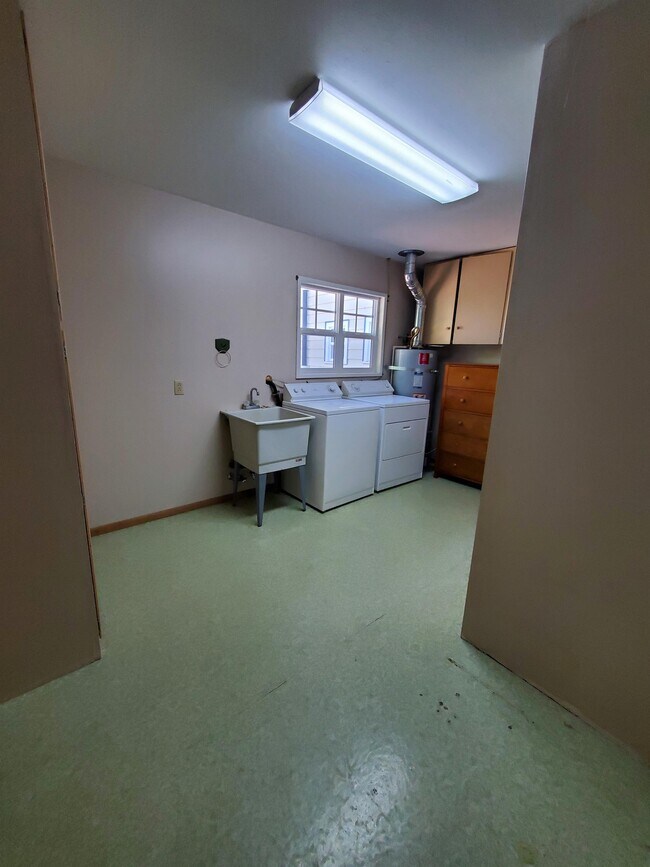 Building Photo - 10789 OR-47