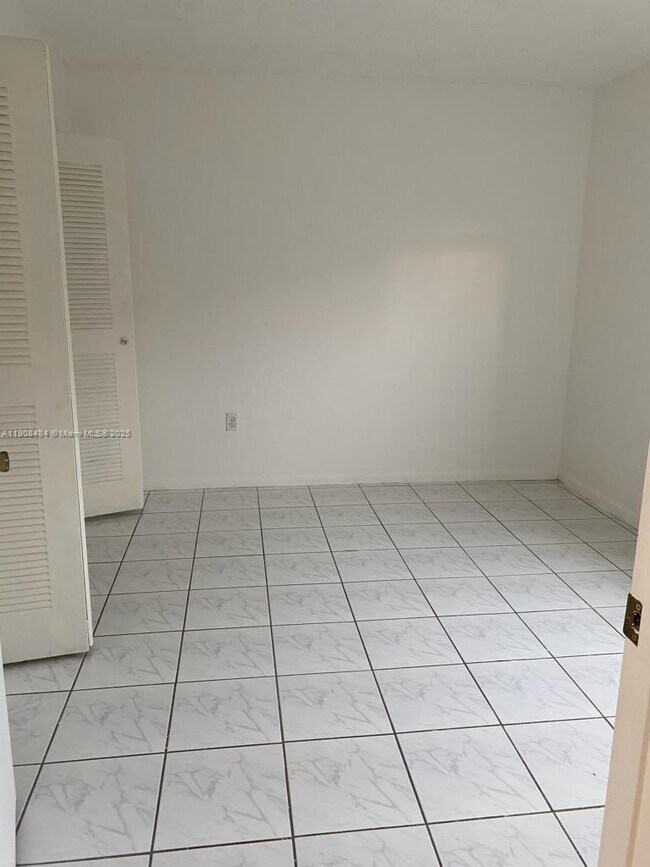 Building Photo - 12509 NW 11th Ln