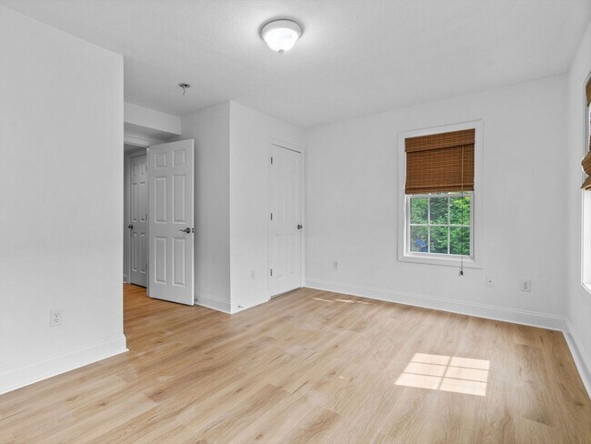 Building Photo - 40 Brattle St