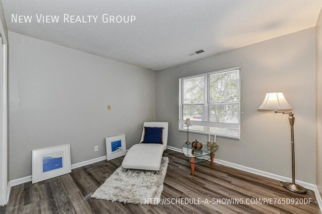 Building Photo - 300 Hoskins Mill Ln