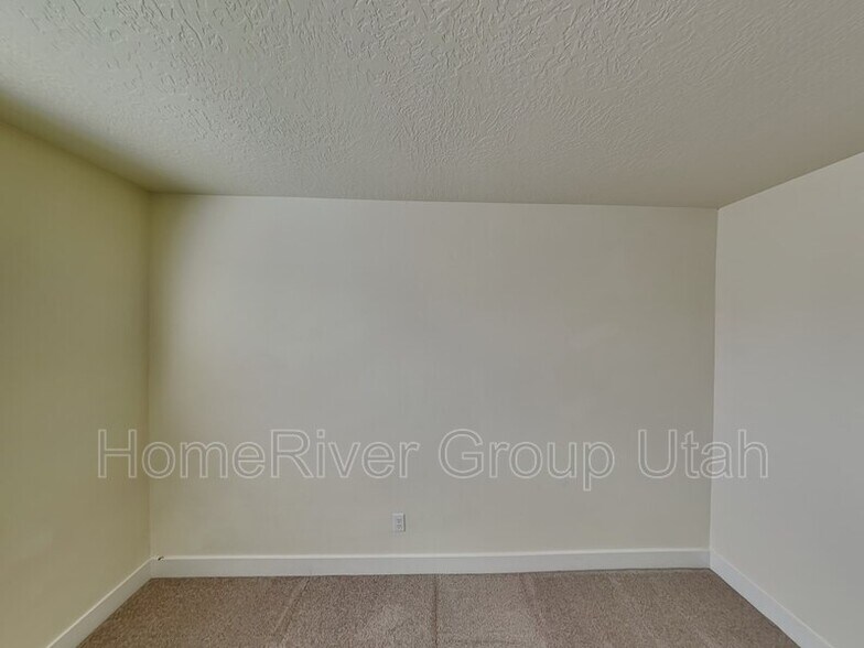 Building Photo - 708 S 80 E