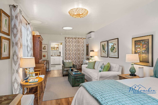 Building Photo - Charming Studio with Full Kitchen in Ashland