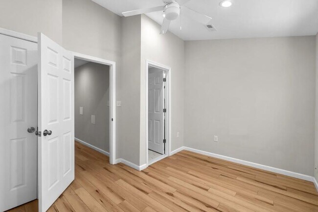 Building Photo - 208 S Durham St