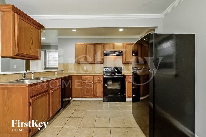 Building Photo - 2138 Pinehurst Dr