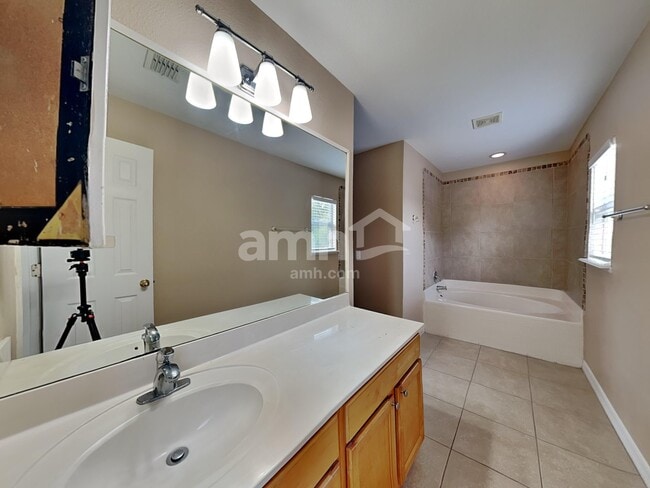 Building Photo - 12911 Parkington Dr