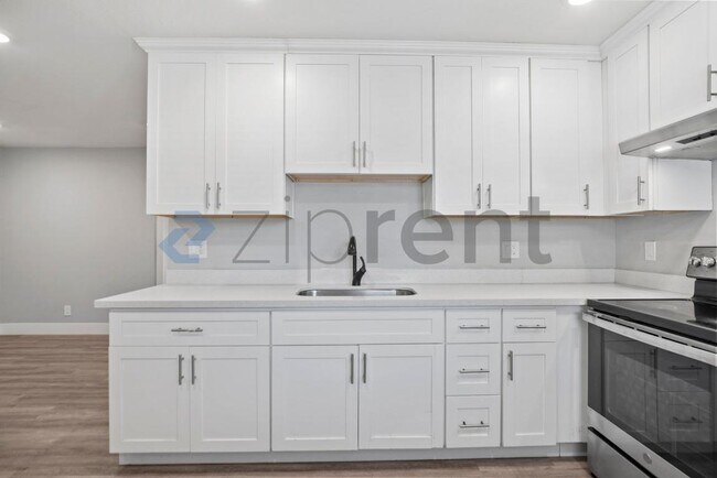 Building Photo - 26910 Manon Ave