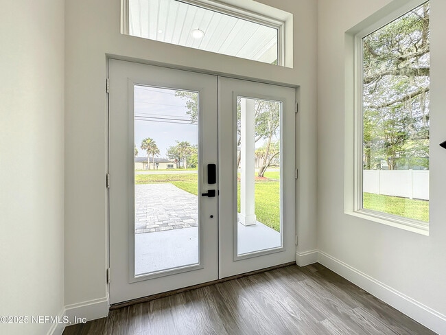 Building Photo - 5395 Heckscher Dr