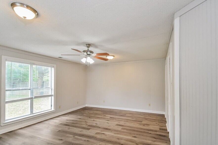 Building Photo - 6845 Dunbarton Dr