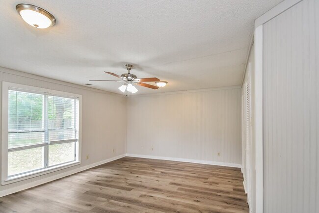 Building Photo - 6845 Dunbarton Dr