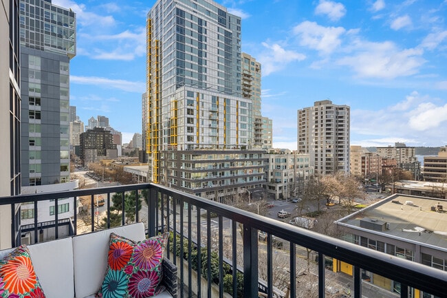 Building Photo - 2720 3rd Ave