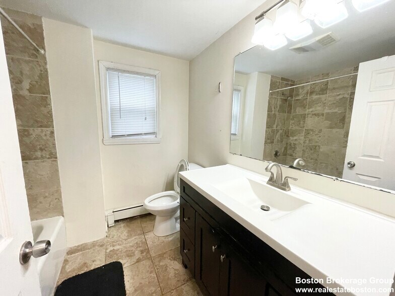 Building Photo - 5 Oswald St