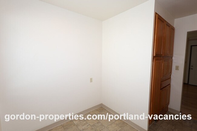 Building Photo - NE 65th Ave - North Tabor single level 1 bedroom apartment