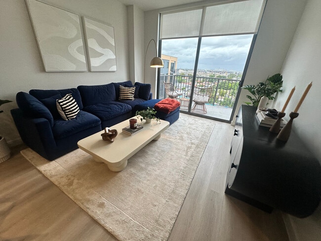 Building Photo - 801 NW 39th Ct