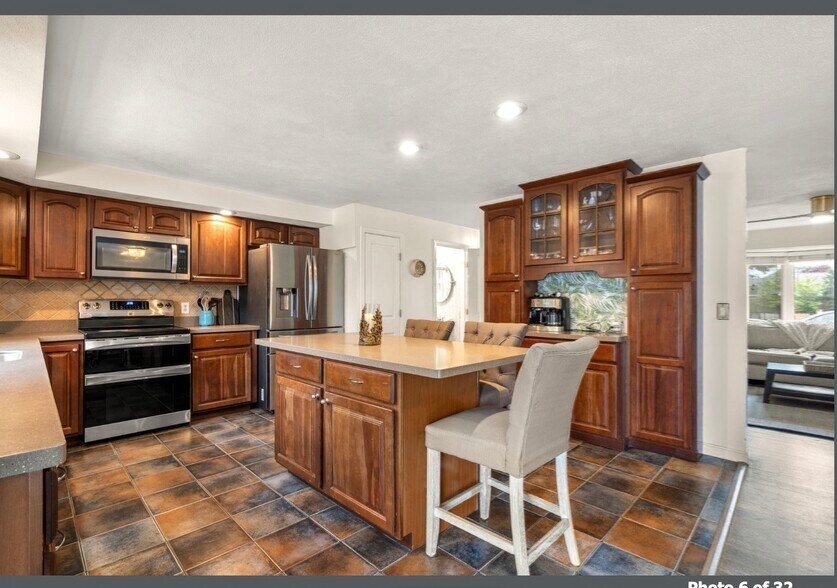 Primary Photo - 40 Fowler Ave