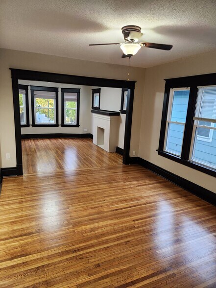 Building Photo - 17 Meriden St