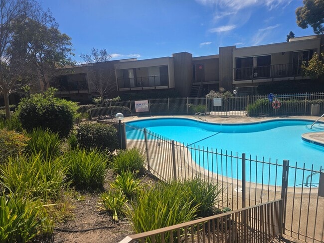 Building Photo - 1 Bed 1 Bath Close to Lake Murray