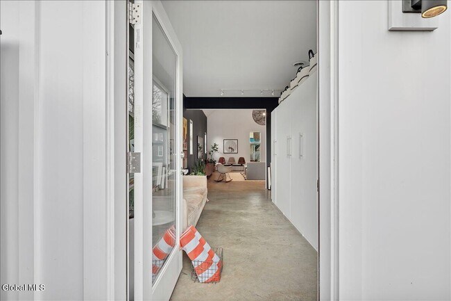 Building Photo - 18 Granite St