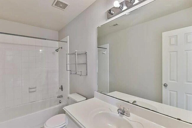 Building Photo - 13002 Misty Bay Ln