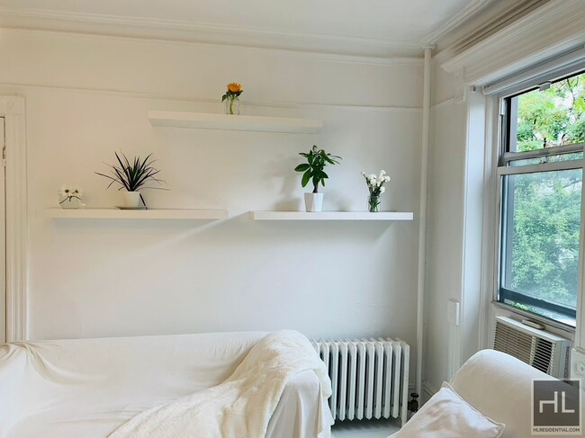 Building Photo - 1BR 1BA  Modern Queen Anne Victorian Fully...