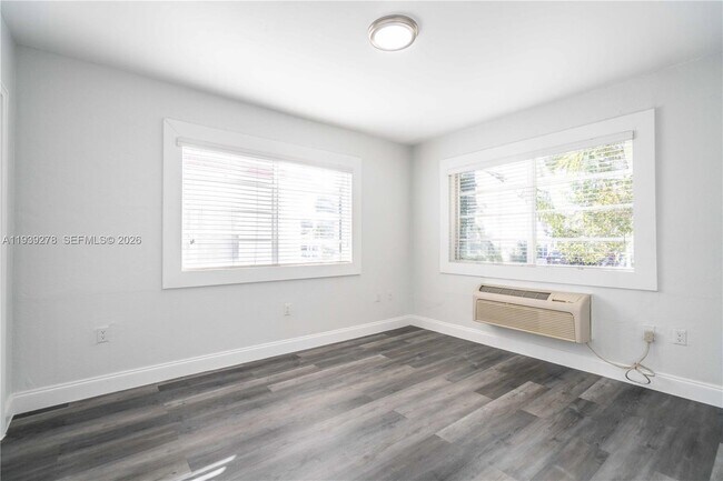 Building Photo - 7925 Hawthorne Ave