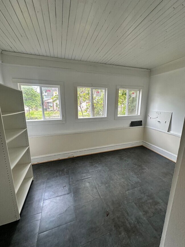 Building Photo - 527 Maryland Ave