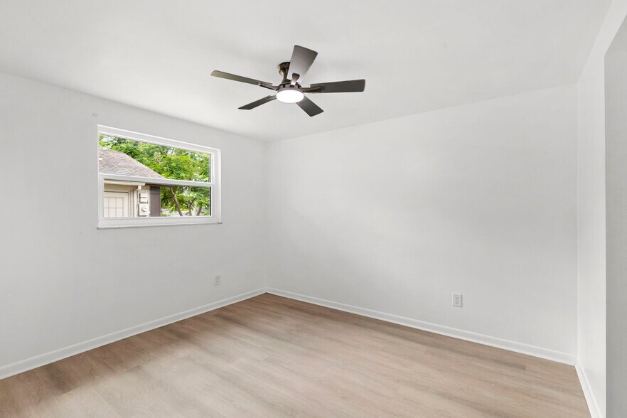 Building Photo - 516 Avocado Cir