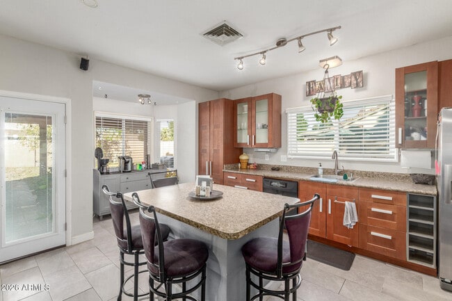 Building Photo - 5210 E Elmwood Cir