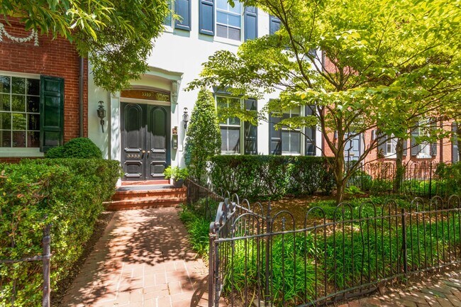 Building Photo - Available Now! Georgetown! Professionally ...