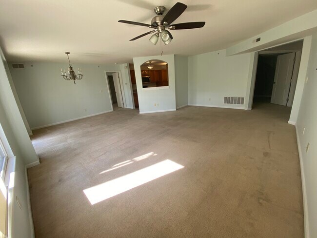 Building Photo - 313 Riverscape Ct