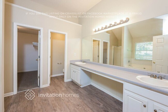 Building Photo - 597 Lakewater View Dr