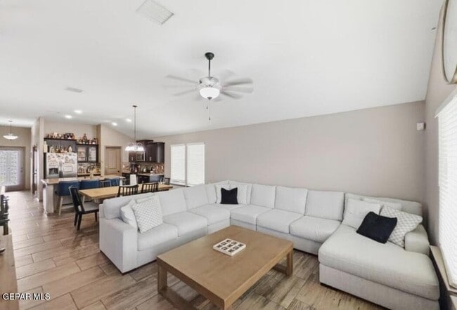 Building Photo - 14904 Tierra Coruna Ave