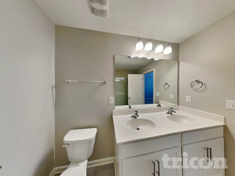 Building Photo - 150 King William Dr