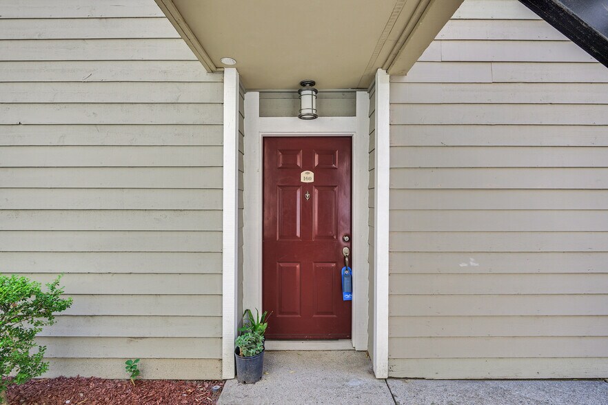 Building Photo - 160 Eastridge Dr
