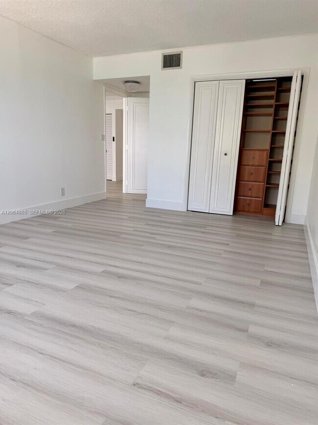 Building Photo - 3725 S Ocean Dr