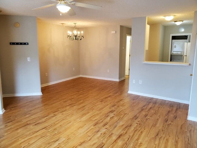 Building Photo - 501 Pinewood Rd