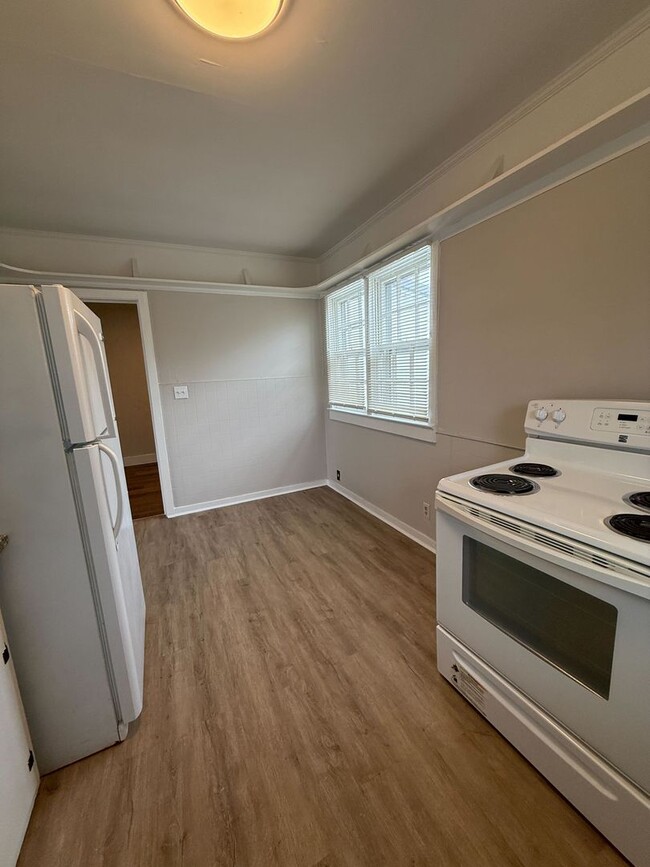 Building Photo - MUST SEE!!  2 Bedroom, 1 Bath  Home in Talladega!