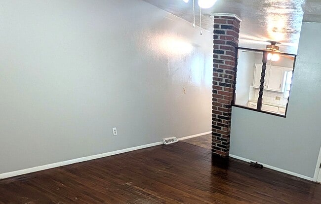 Building Photo - 2044 S Barcliff Ave