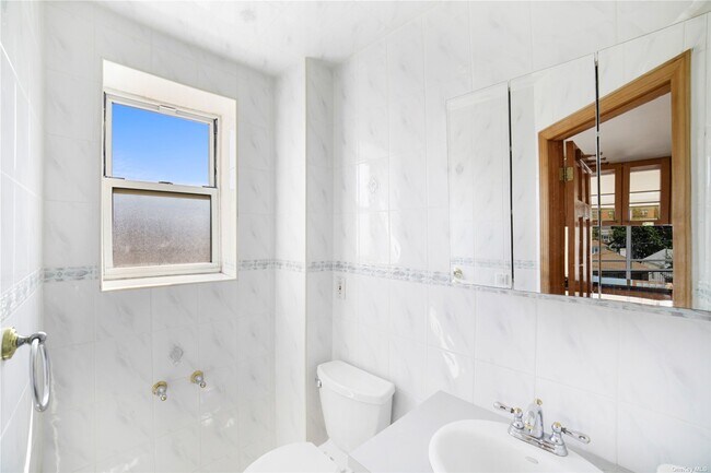 Building Photo - 2826 Batchelder St