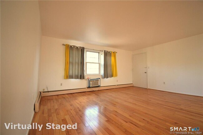 Building Photo - 5 Grandview Dr