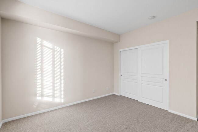 Building Photo - Beautiful 3 BD/2.5 BA, 2 Car Garage, Townh...