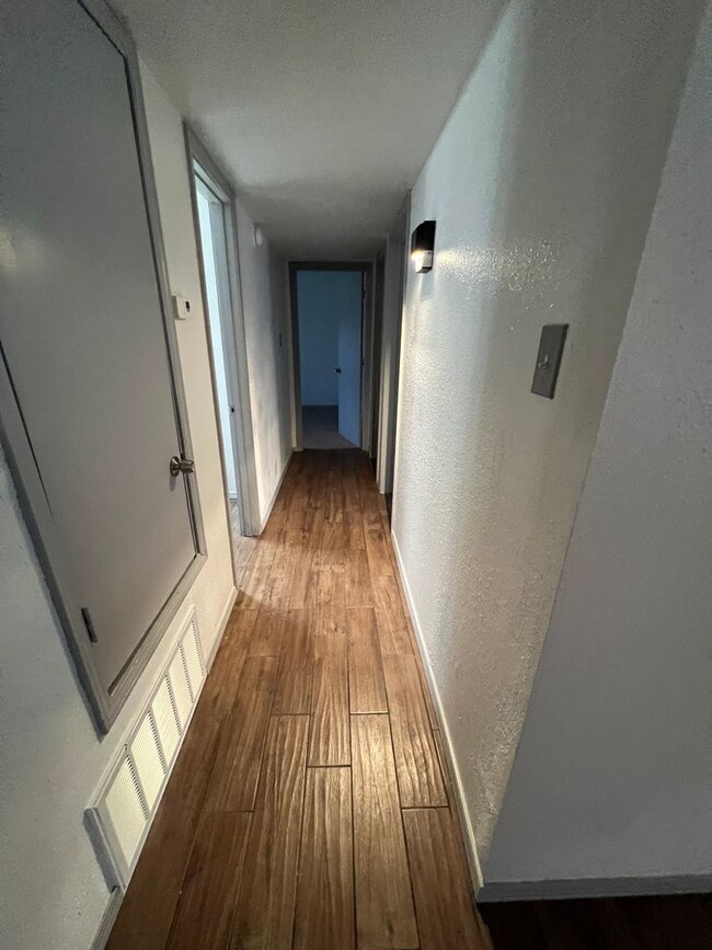 Building Photo - 4 Bed 1.5 Bath House, Total Electric with ...